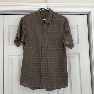 Lululemon short sleeve button-down shirt size Large
